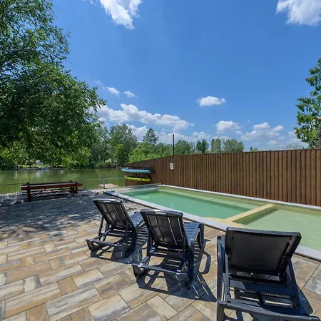 Bográcsozó Villa *